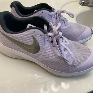 Youth Girls Nike Star Runner 2 Tennis Shoes - Size 6Y